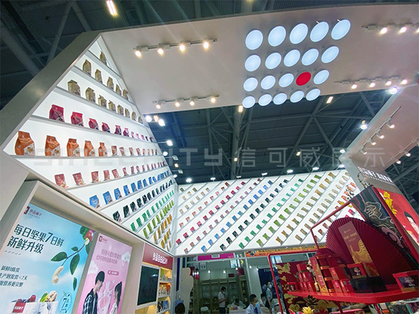 2020深圳禮品展-良品鋪?zhàn)诱古_(tái)現(xiàn)場圖